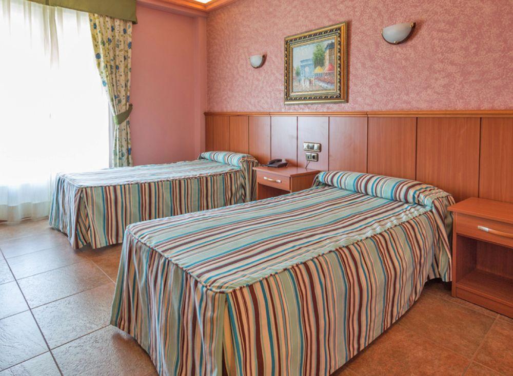 Hotel Real De Castilla تورذيسييّس المظهر الخارجي الصورة