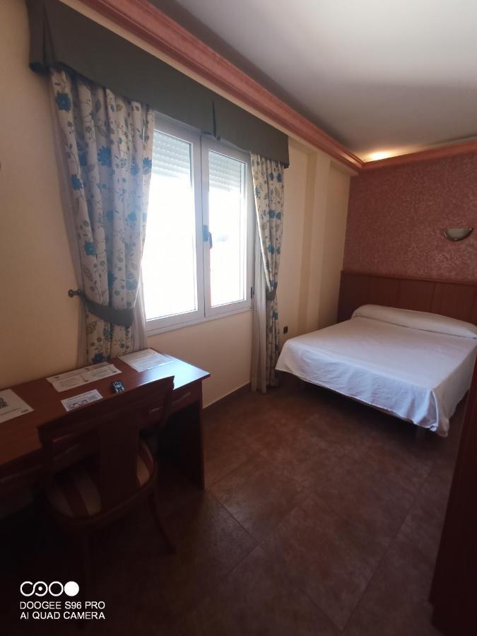 Hotel Real De Castilla تورذيسييّس المظهر الخارجي الصورة