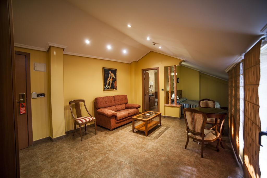 Hotel Real De Castilla تورذيسييّس المظهر الخارجي الصورة