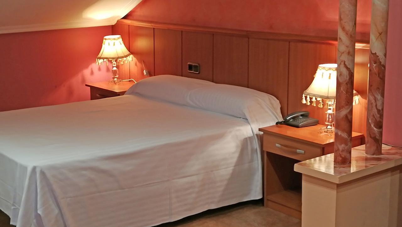 Hotel Real De Castilla تورذيسييّس المظهر الخارجي الصورة
