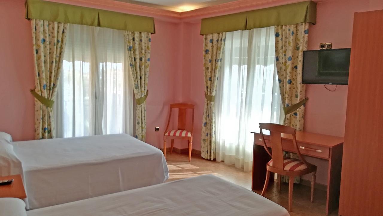 Hotel Real De Castilla تورذيسييّس المظهر الخارجي الصورة