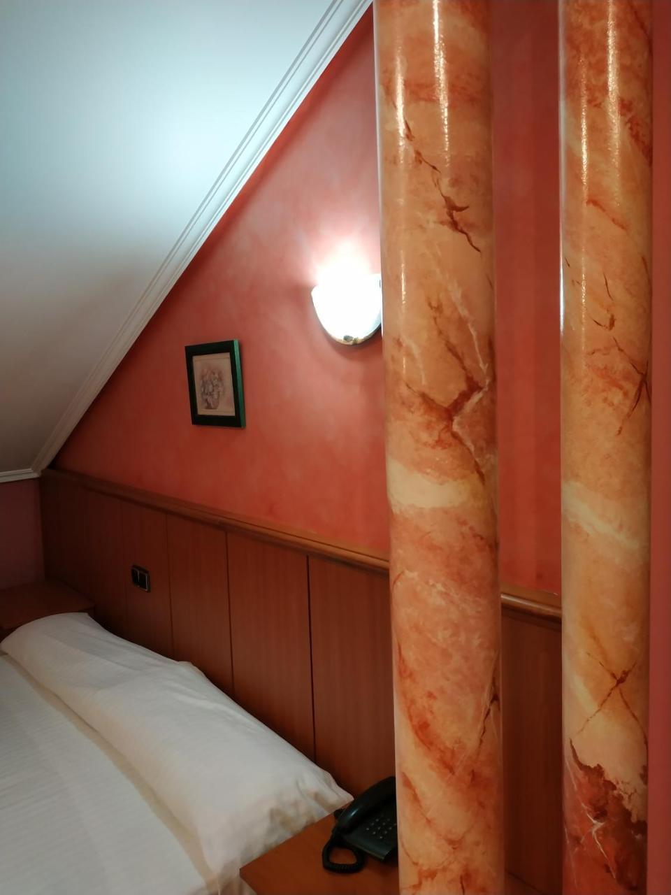 Hotel Real De Castilla تورذيسييّس المظهر الخارجي الصورة