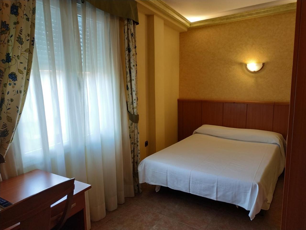 Hotel Real De Castilla تورذيسييّس المظهر الخارجي الصورة