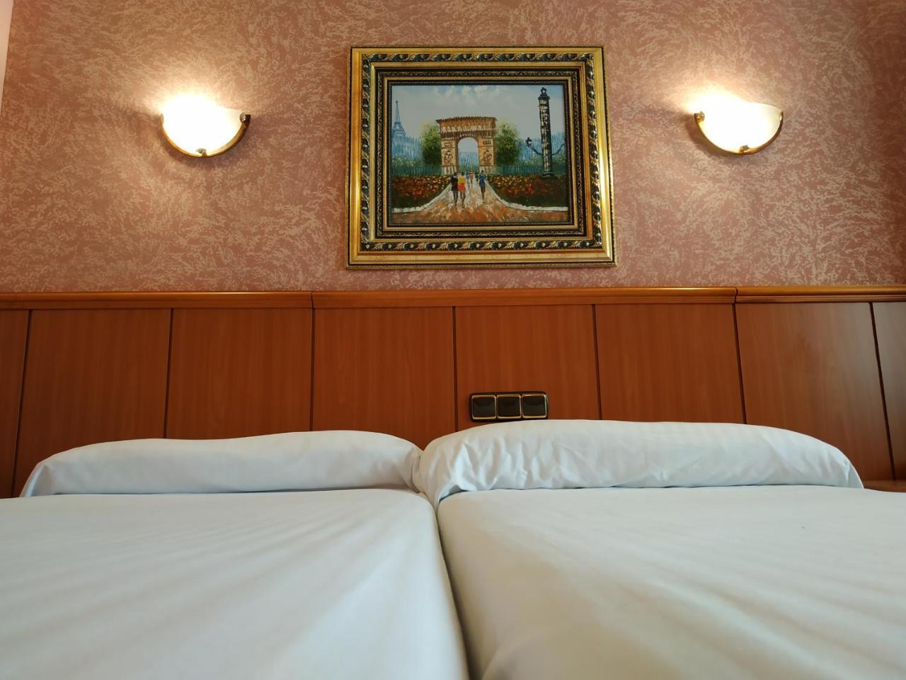 Hotel Real De Castilla تورذيسييّس المظهر الخارجي الصورة