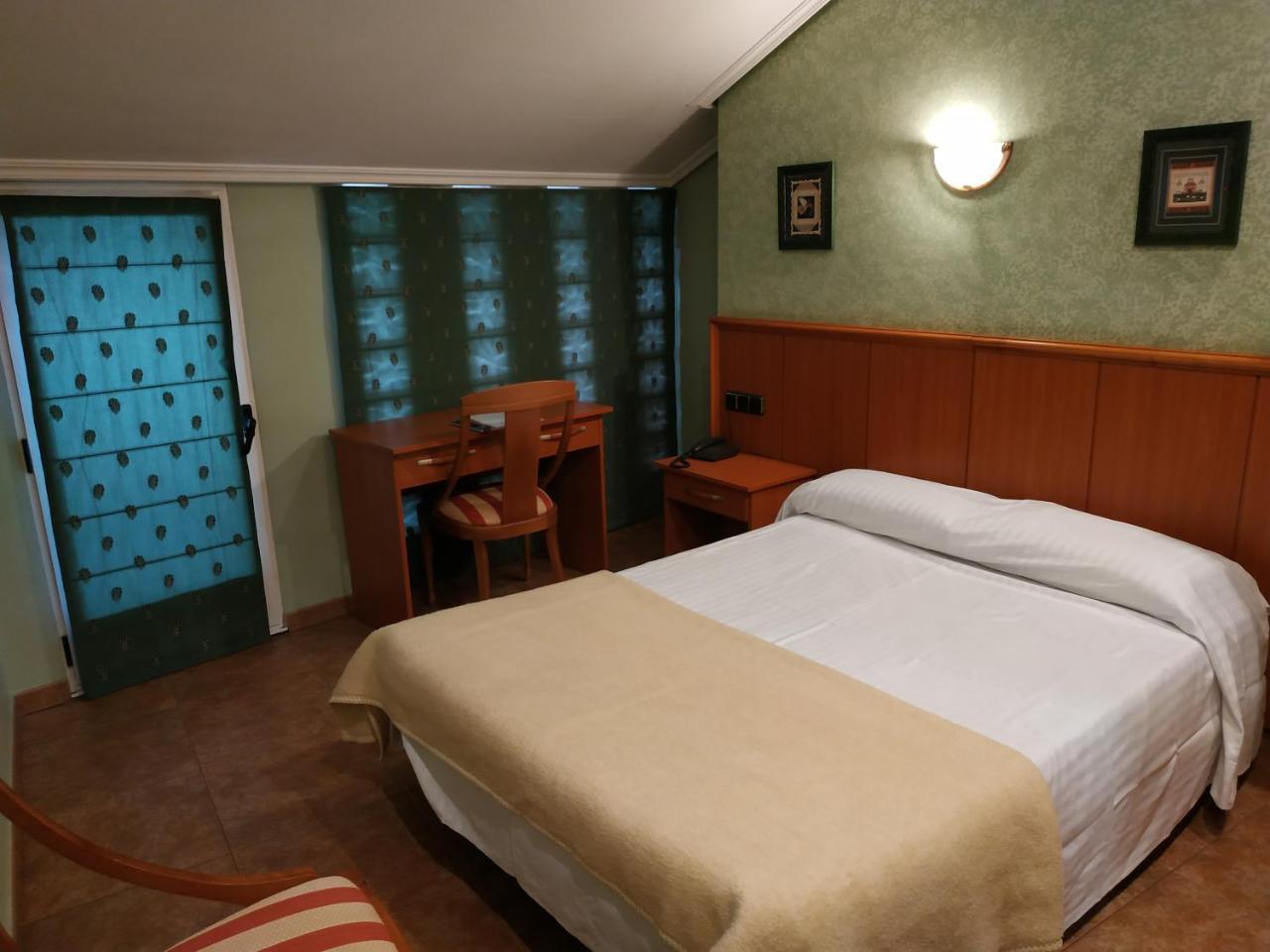Hotel Real De Castilla تورذيسييّس المظهر الخارجي الصورة