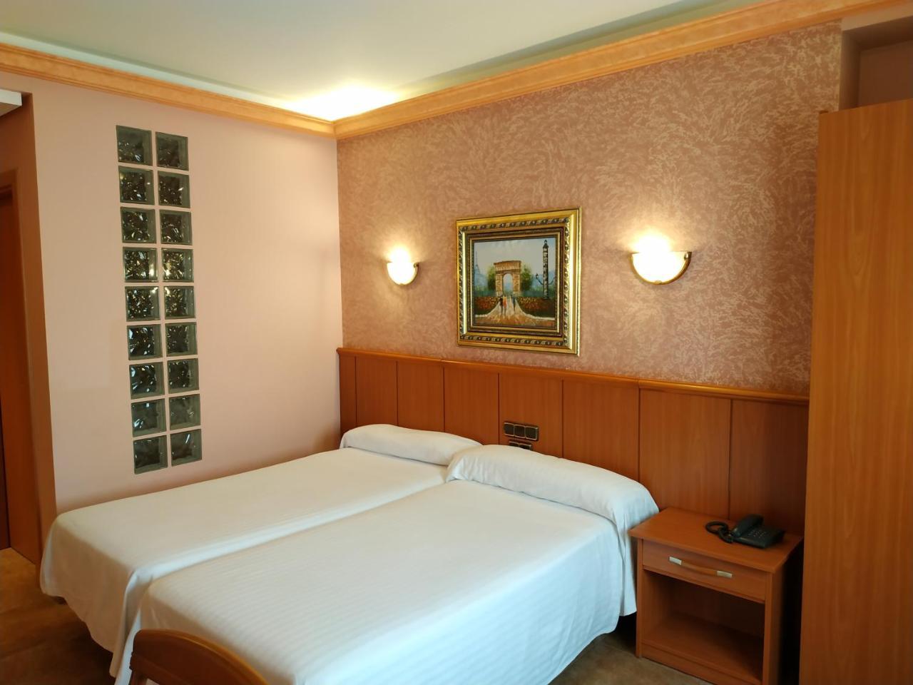 Hotel Real De Castilla تورذيسييّس المظهر الخارجي الصورة