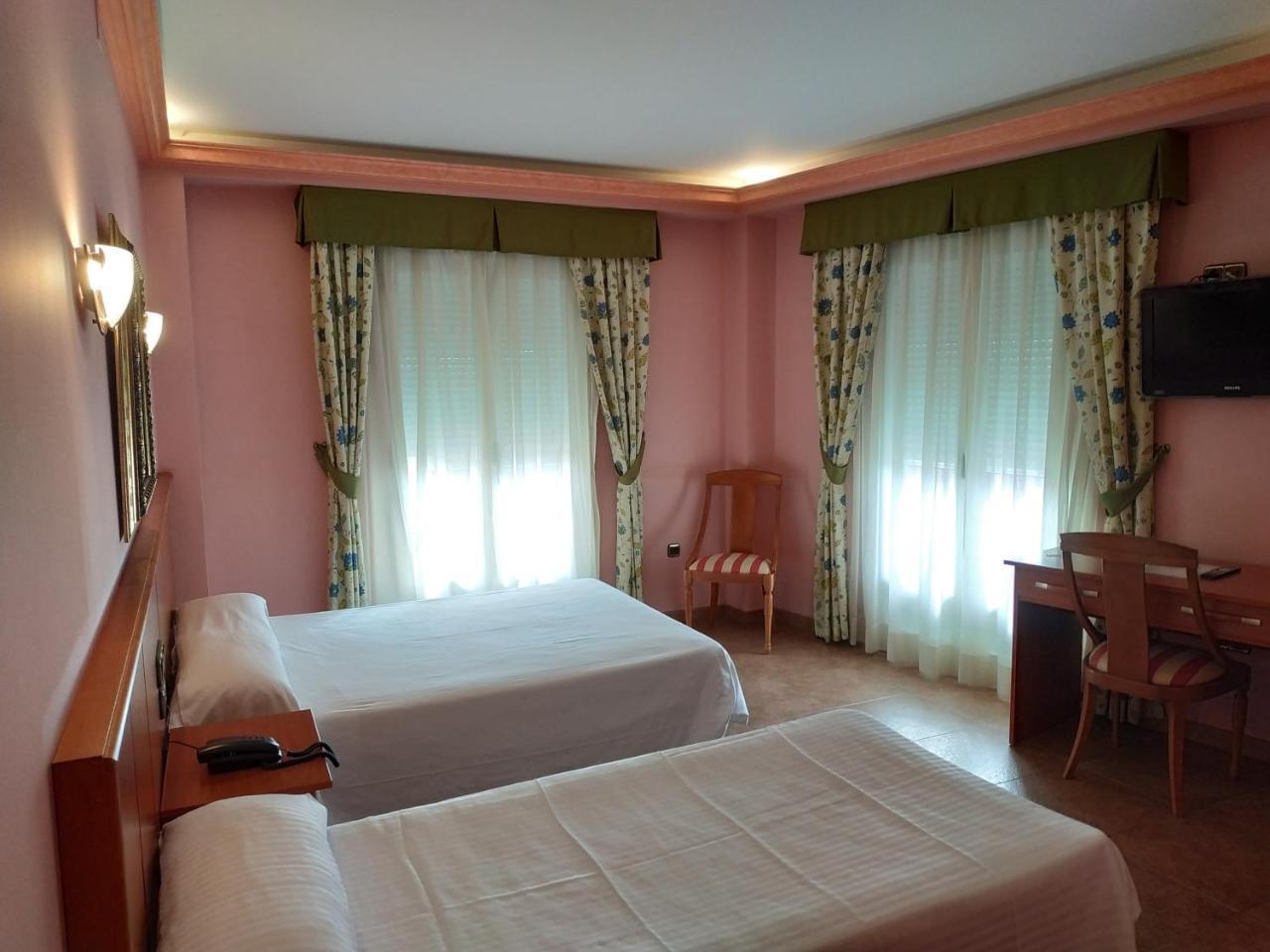 Hotel Real De Castilla تورذيسييّس المظهر الخارجي الصورة